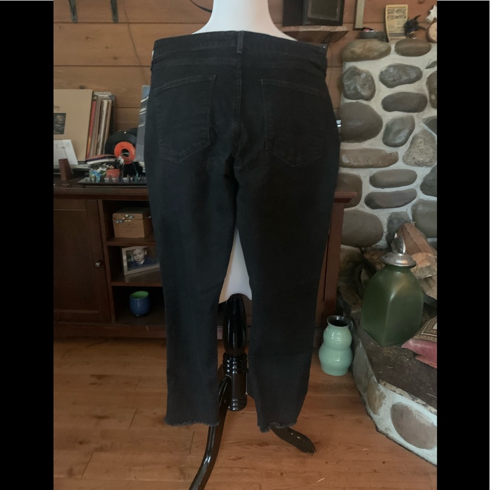 Denizen from Levi’s ‘modern ankle skinny’, black jeans. Sz 12 (31waist).